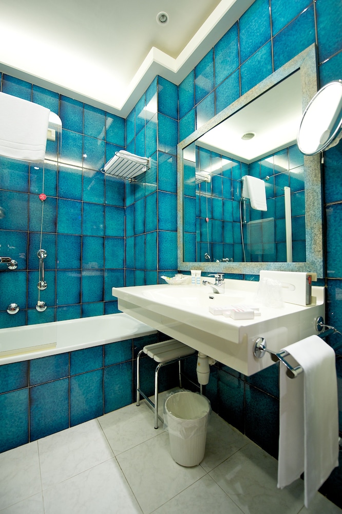 MERCURE BOLOGNA CENTRO 28/72