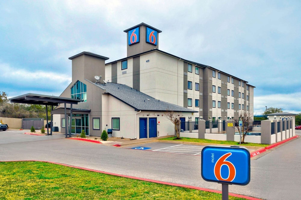 Motel6 Marble Falls, TX 45/51