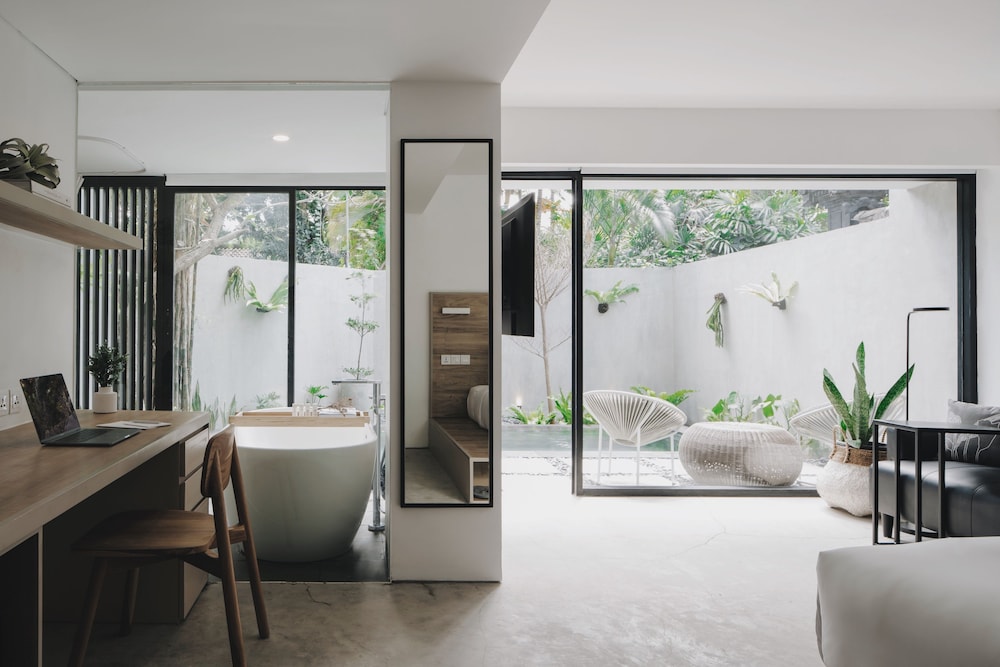 Lloyd's Inn Bali 43/64