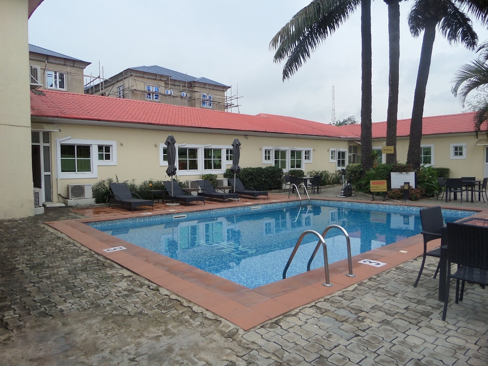 Adna Hotel 43/50