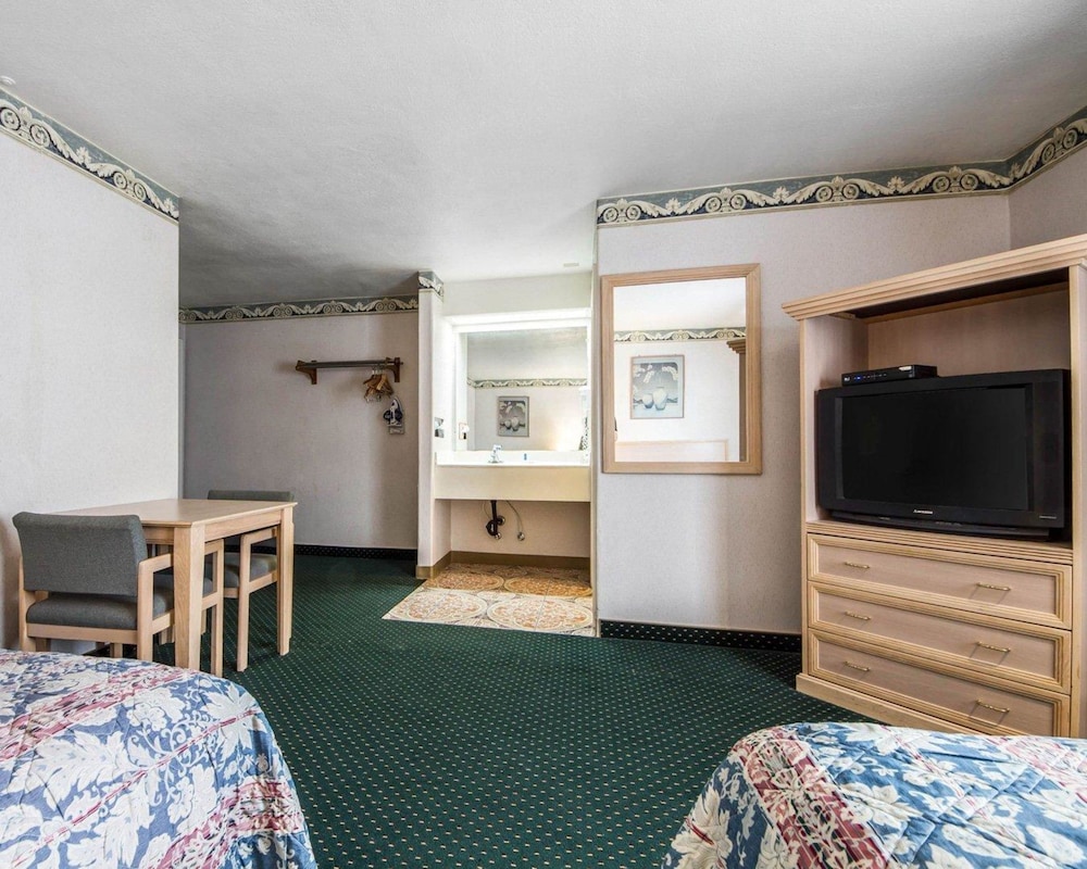 Rodeway Inn Monterey Near Fairgrounds 16/21