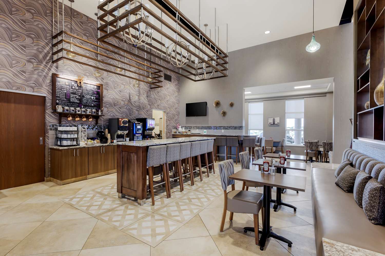 Best Western Plus St. John s Airport Hotel and Suites 31/36