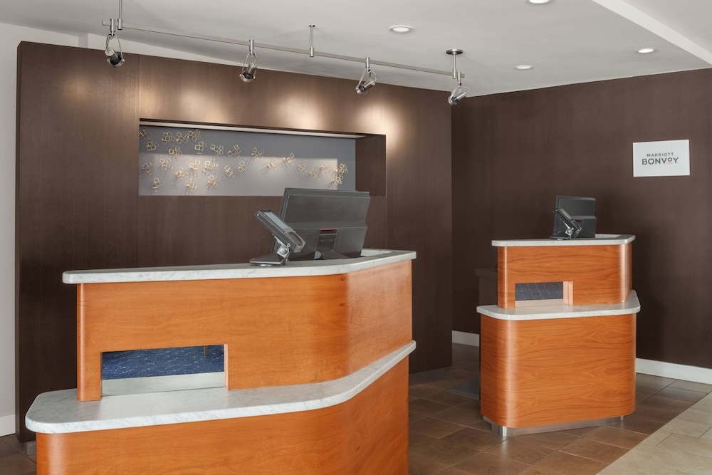 Courtyard by Marriott Portland Airport 9/52