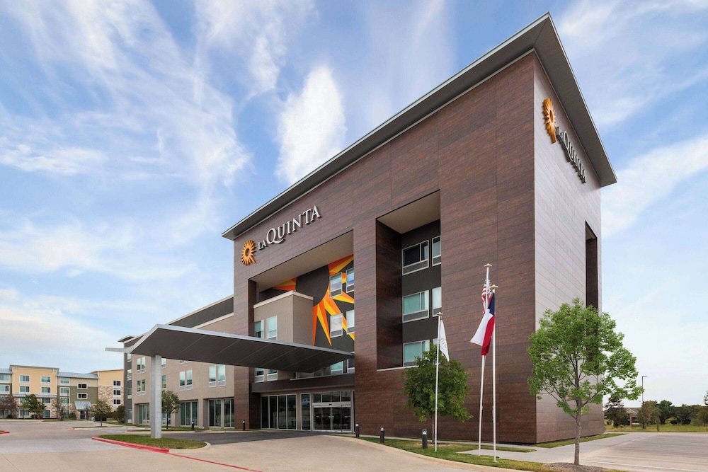 La Quinta Inn & Suites by Wyndham Austin Parmer Tech Ridge 20/24