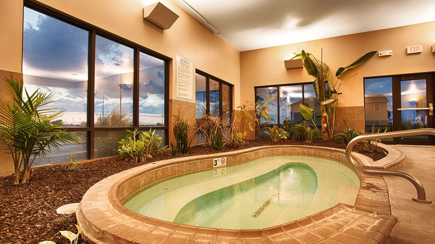 Best Western Plus Night Watchman Inn & Suites 13/22