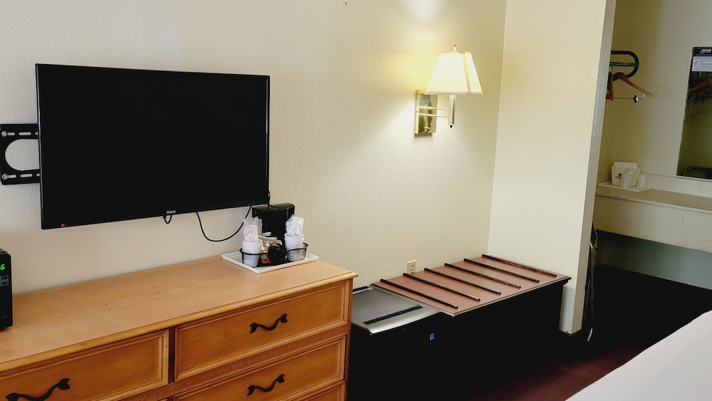 Americas Best Value Inn & Suites Melbourne 7/26
