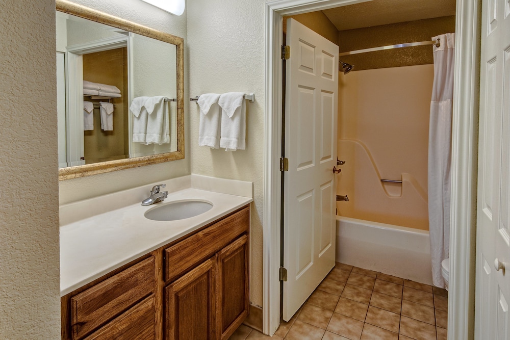 Staybridge Suites Denver - Cherry Creek 15/60