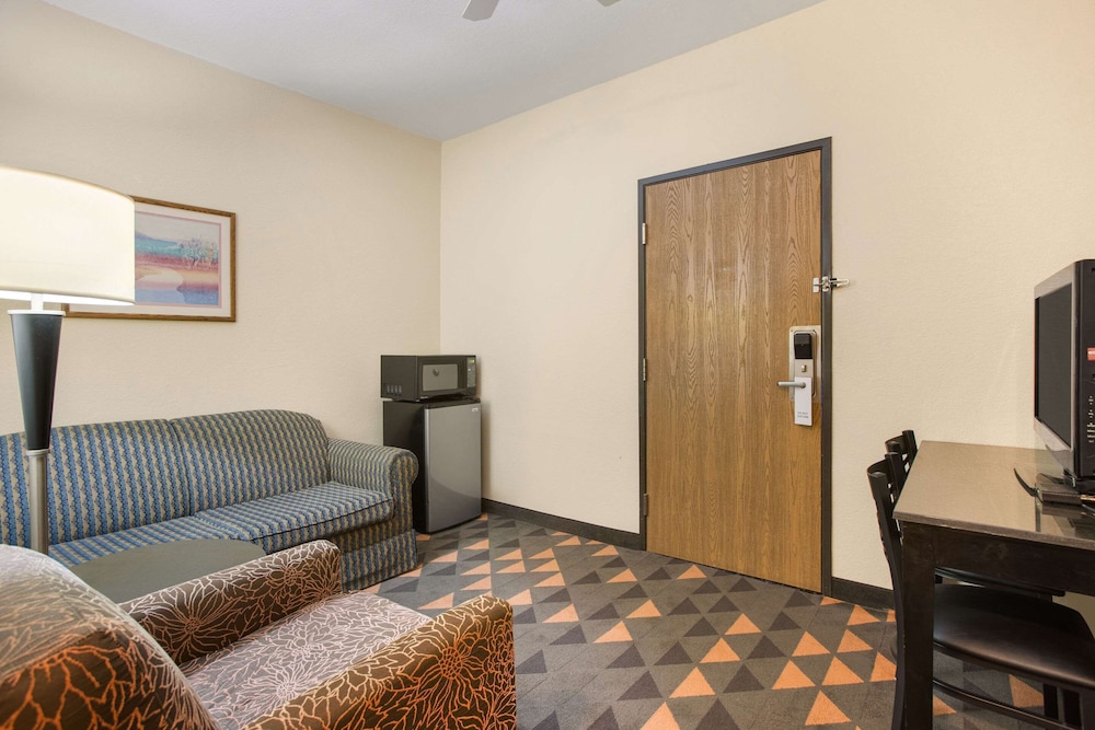 Days Inn by Wyndham Mackinaw City/Bridgeview Area 47/61
