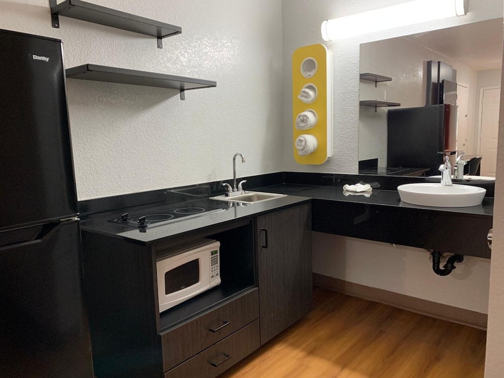 Motel6 Laredo, TX - North I-35 55/55