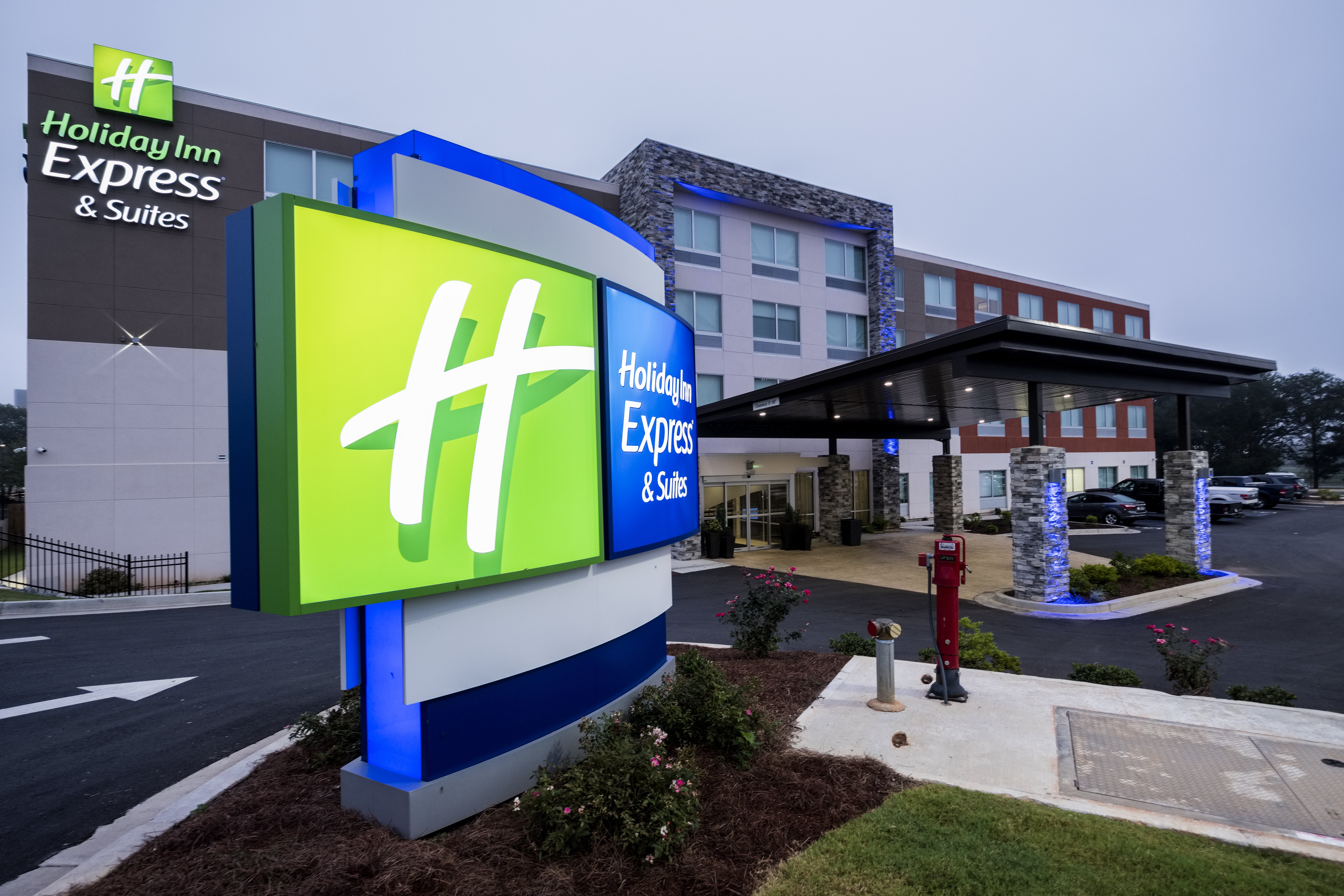 Holiday Inn Express & Suites Commerce 4/42