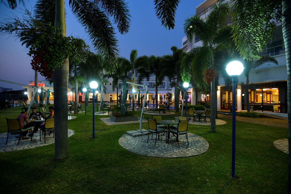 Cardoso Hotel 64/72