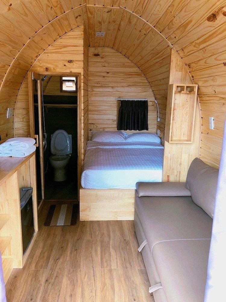 ROOM, DOUBLE BED