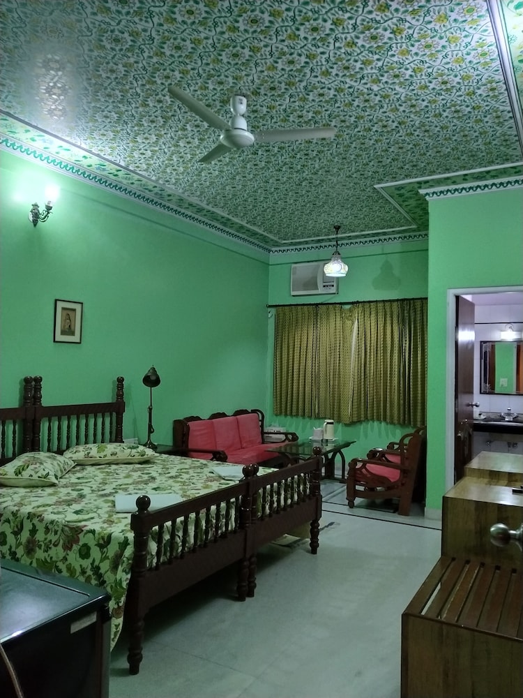 Anuraag Villa 46/65