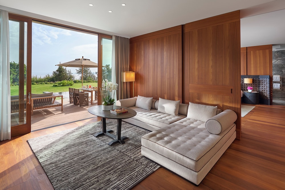 3 Bedrooms, Blue Beach, Villa, 1 King and 4 Single Beds