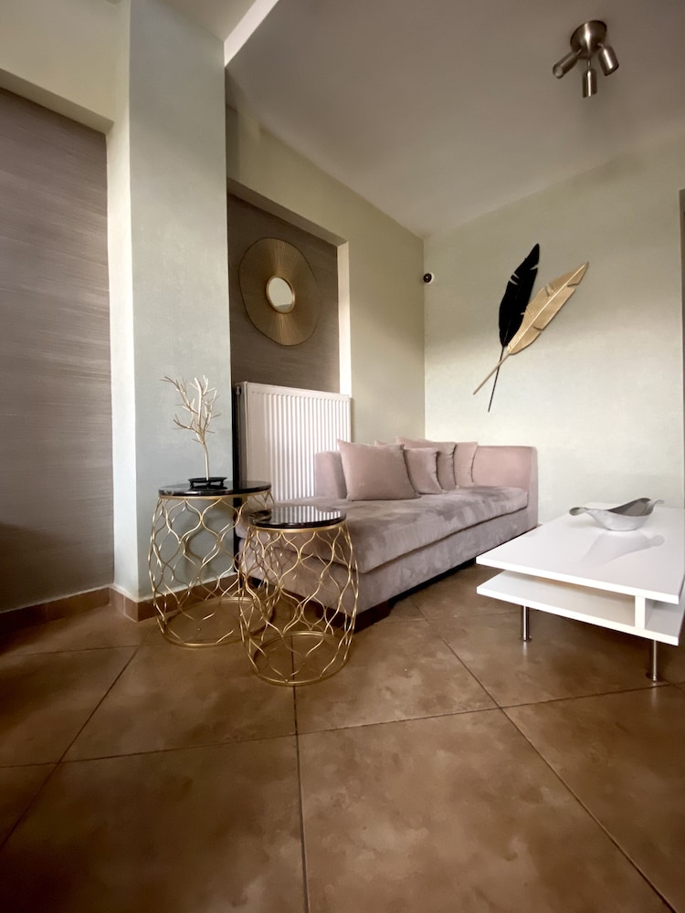Mc Queen Hotel 47/61