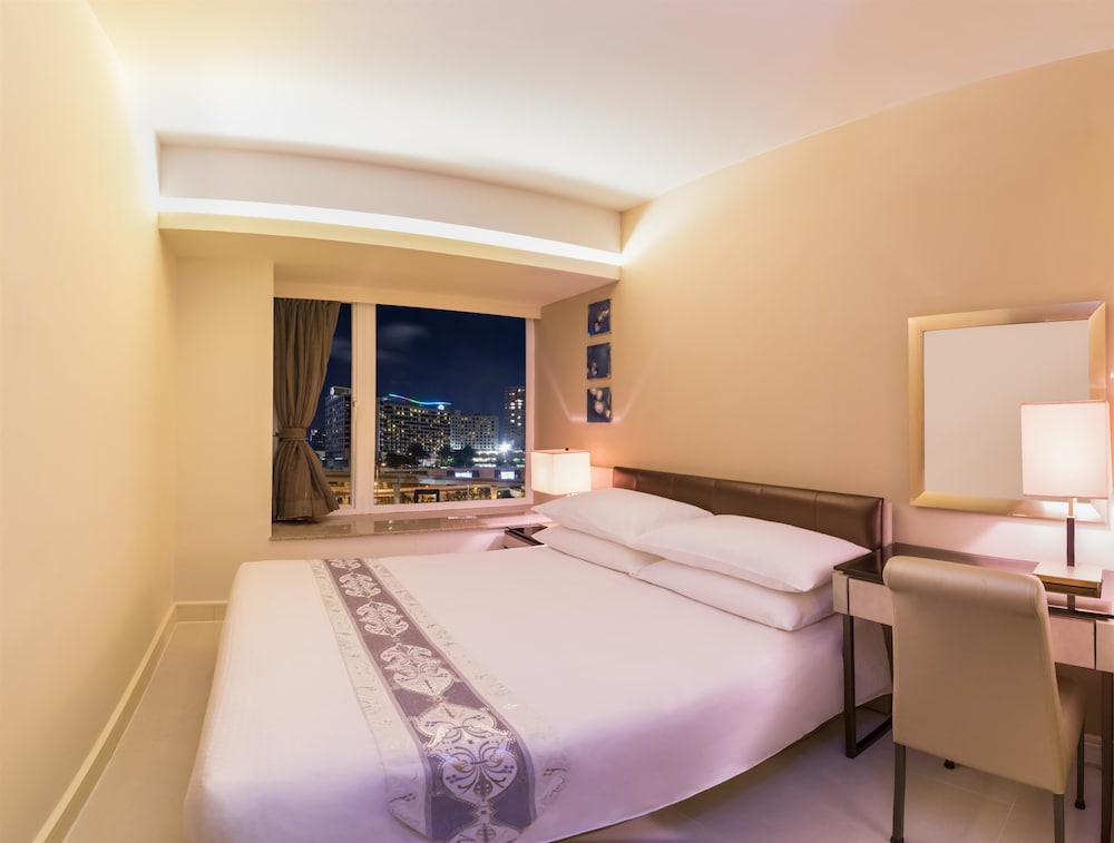 Kowloon Harbourfront Hotel 10/48
