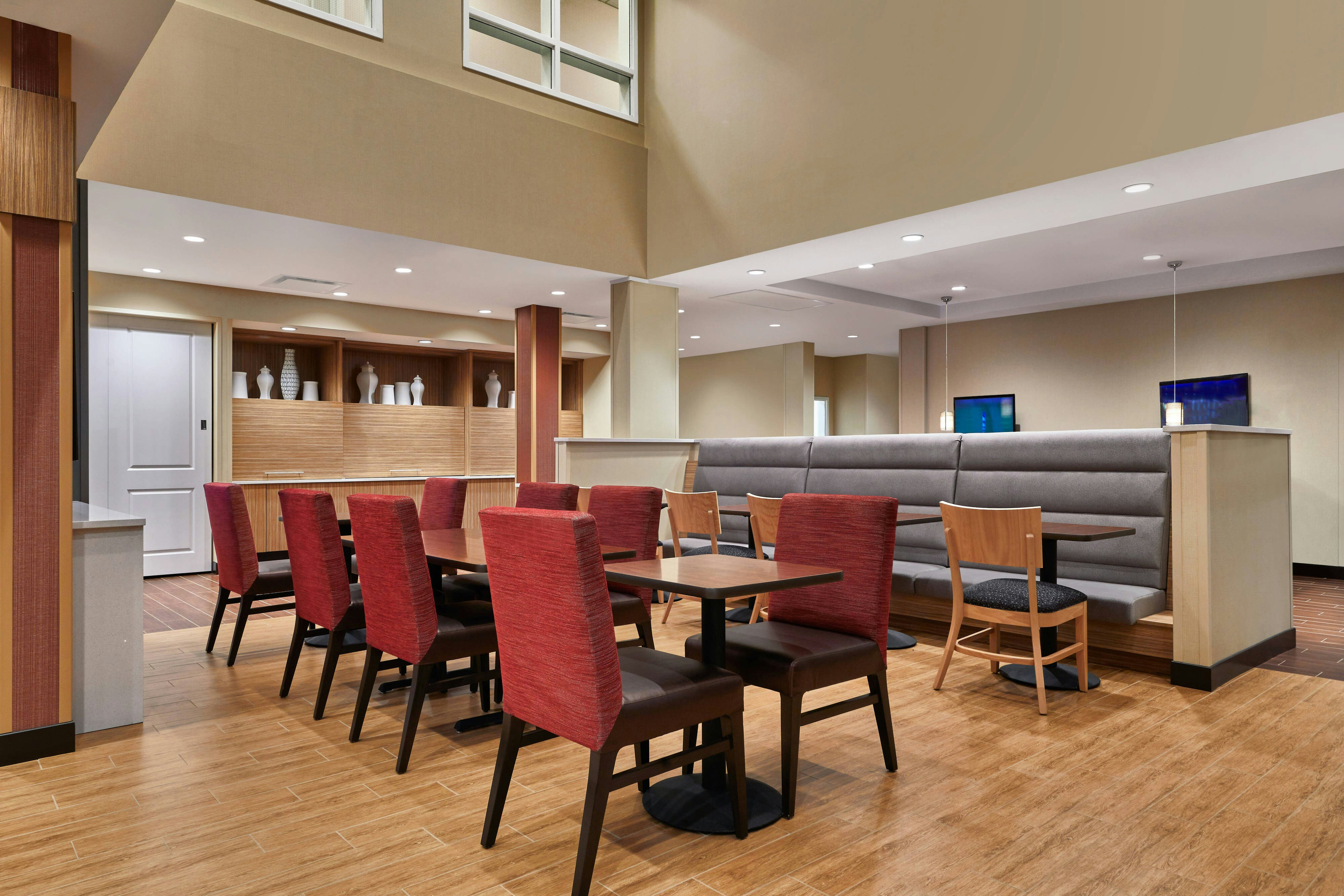 Hotel Towneplace Suites By Marriott Fort Mcmurray 25/27