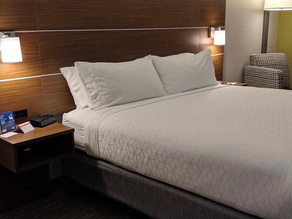 Holiday Inn Express & Suites Claypool Hill (Richlands Area) 34/63