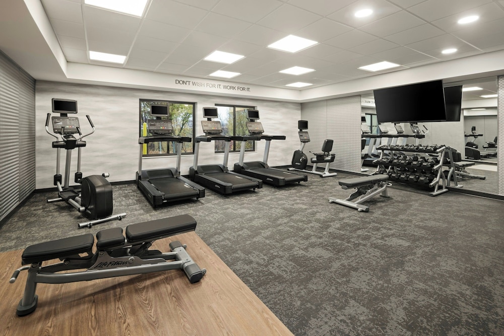 Fairfield Inn & Suites by Marriott Cedar Rapids North 25/52