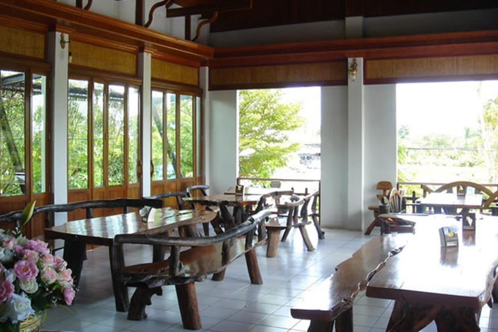 Thongpaeka Hotel 38/50