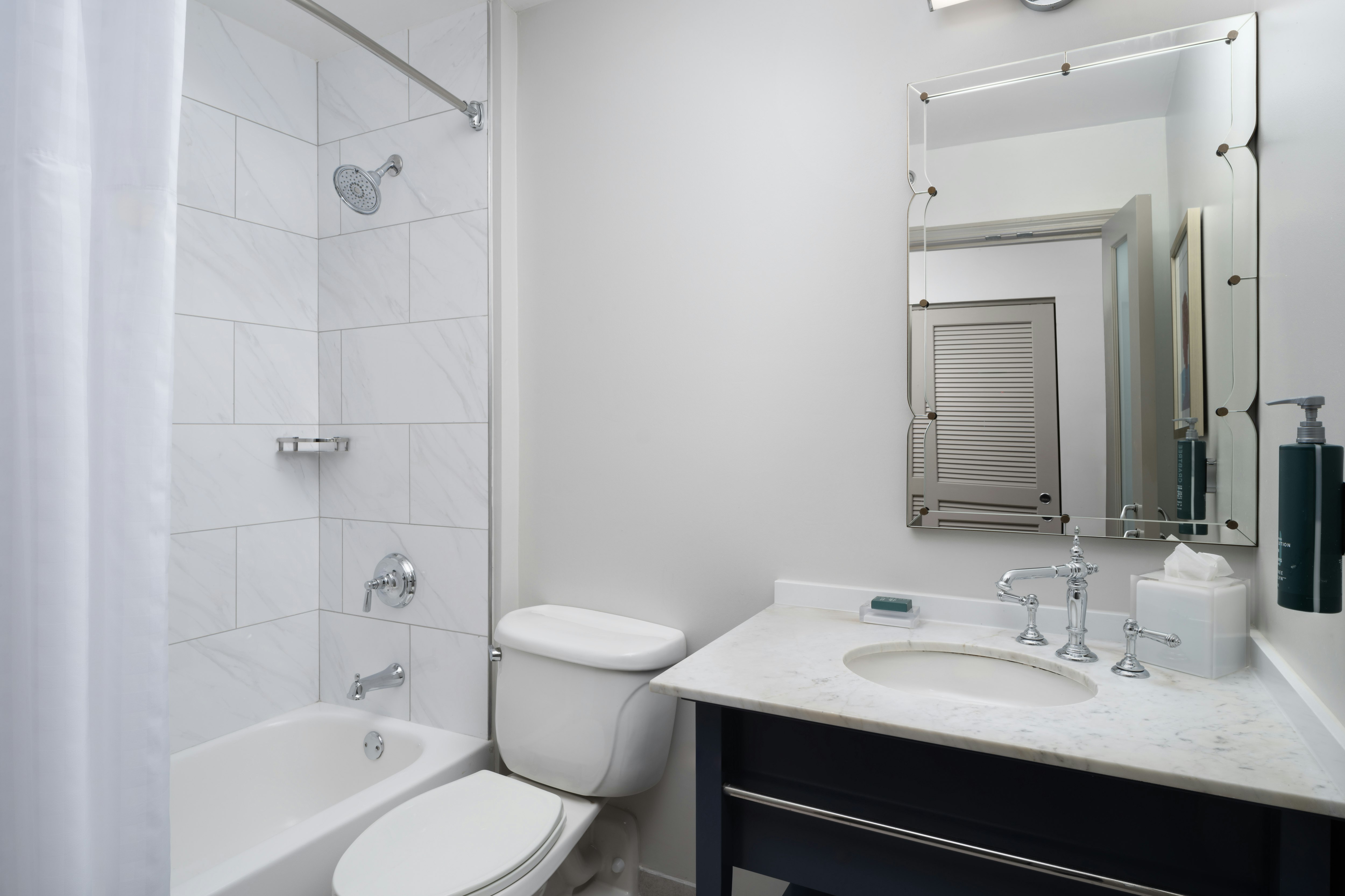 غرفة بريميوم بسرير كينج، Hilton Orrington / Evanston 3/3