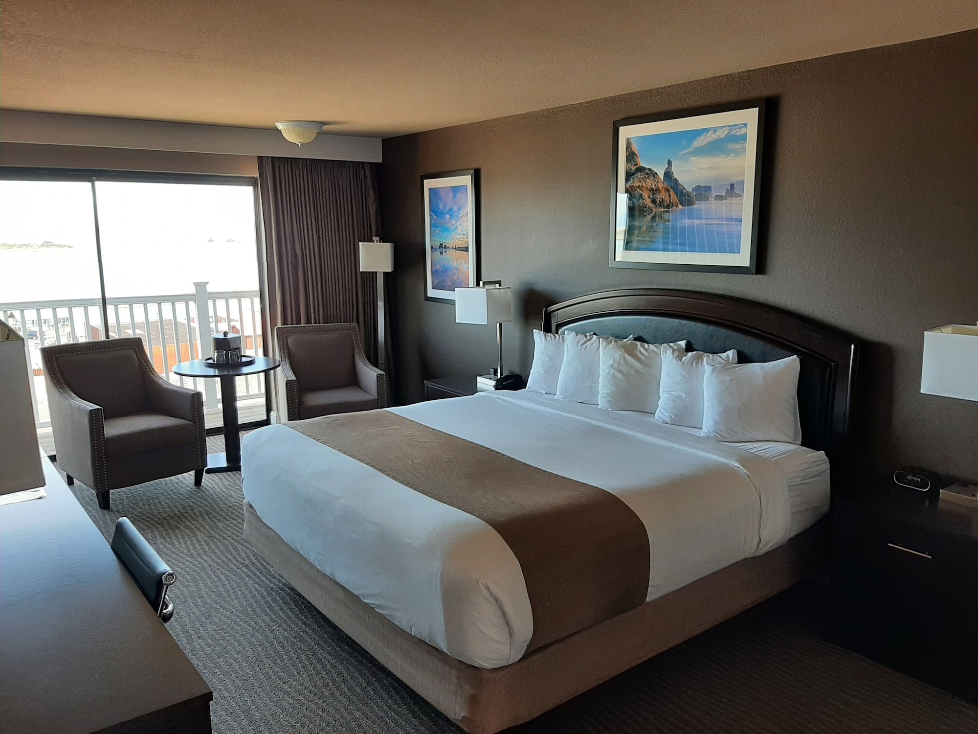 East, Standard, King Bed, Bay View