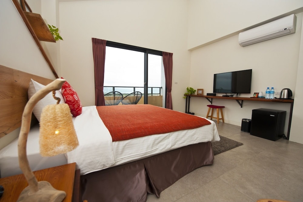 The Tree Bed and Breakfast 28/71