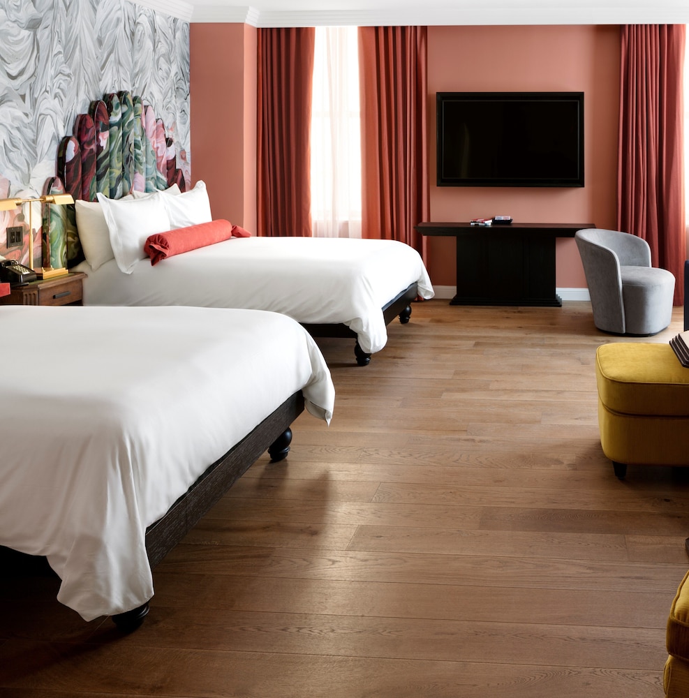 DELUXE, 2 DOUBLE BEDS