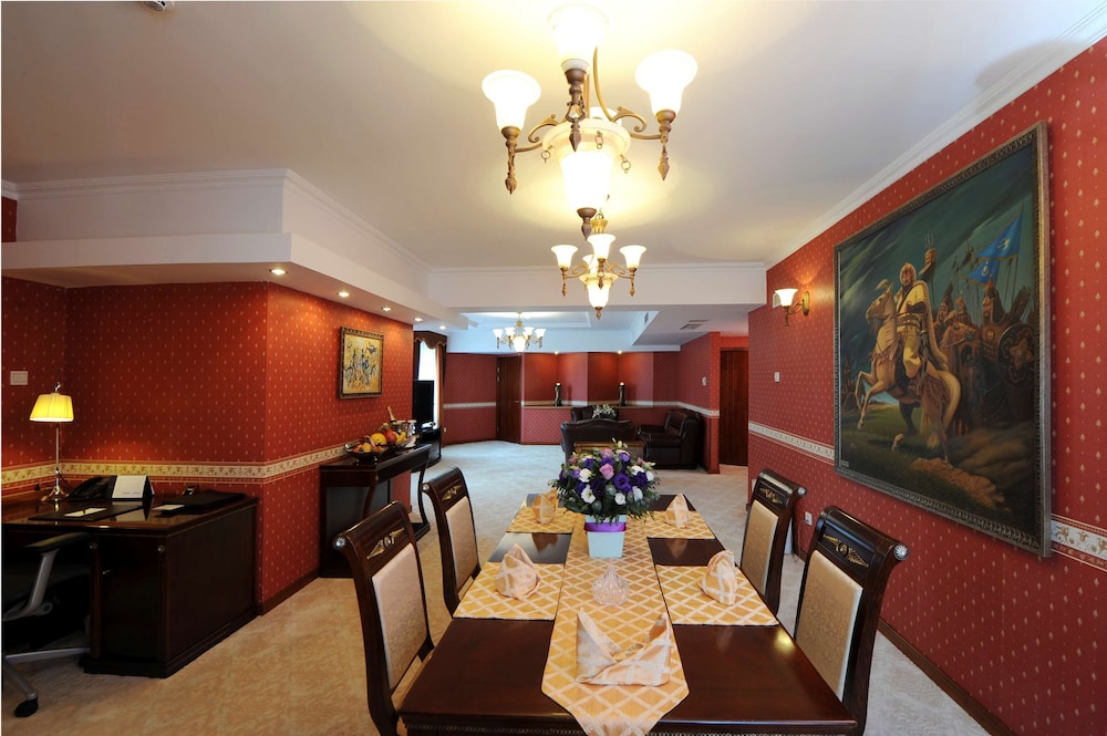 Kempinski Hotel Khan Palace 65/81