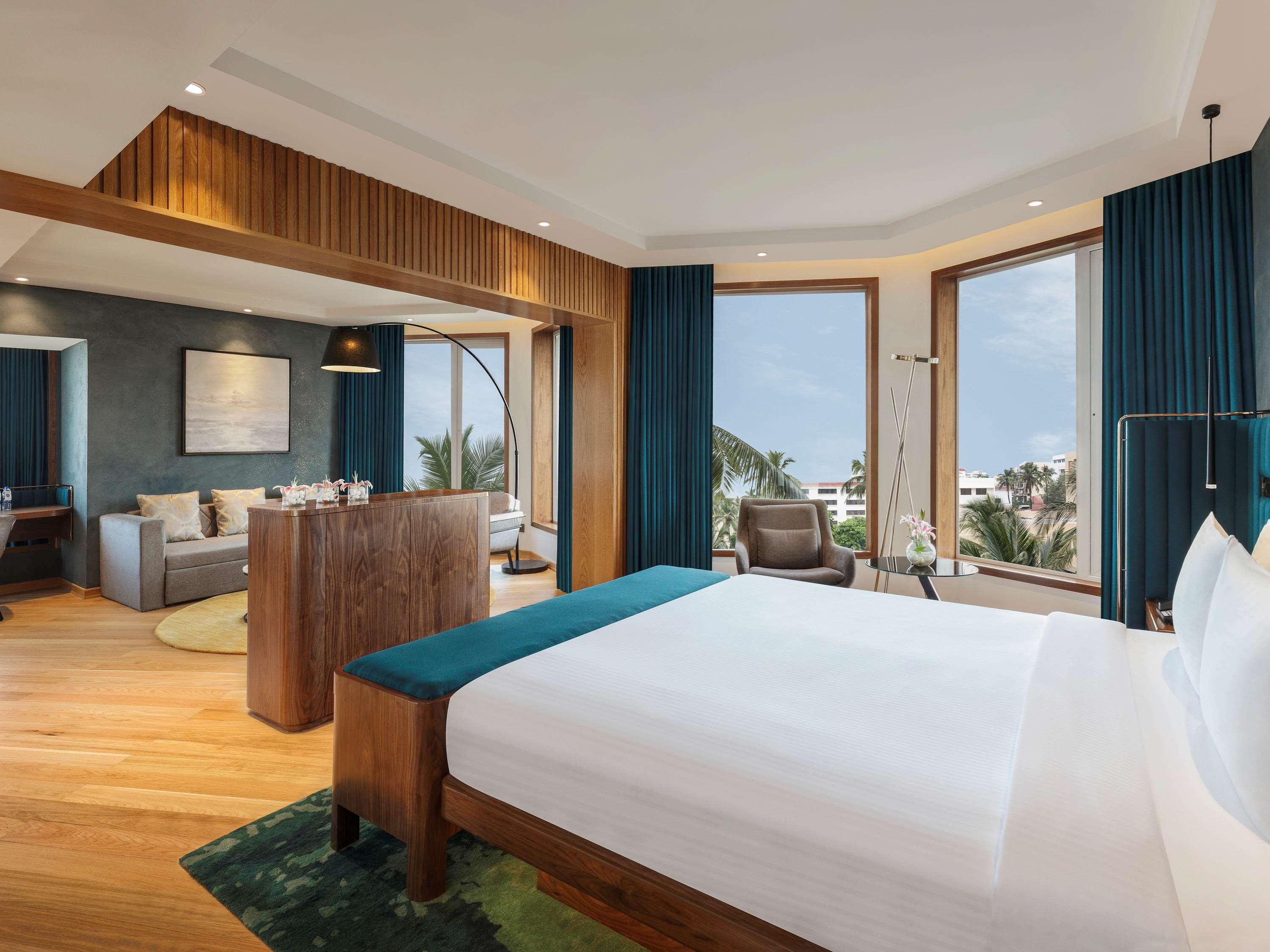 EXECUTIVE, SUITE, KING BED, CITY VIEW, PREMIER LOUNGE ACCESS