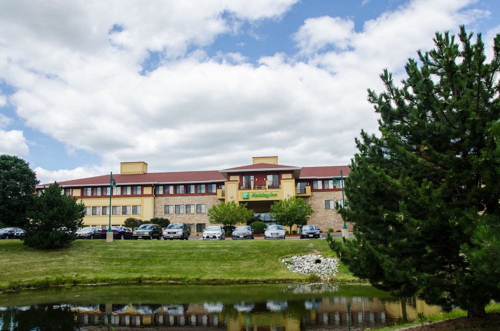 Holiday Inn Pewaukee-Milwaukee West 3/31