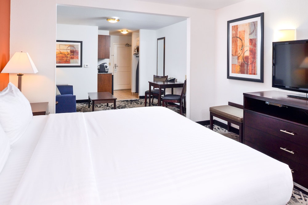 Holiday Inn Express Hotel And Suites Greenfield 17/65