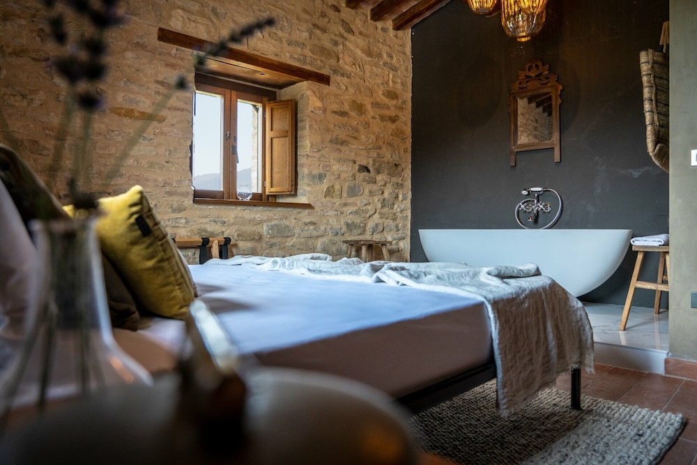 Borgo Castello Panicaglia 12/35