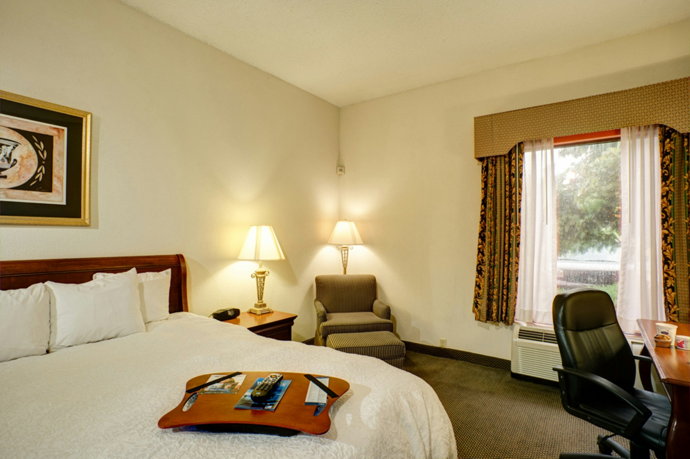 ROOM, KING BED, SOFA