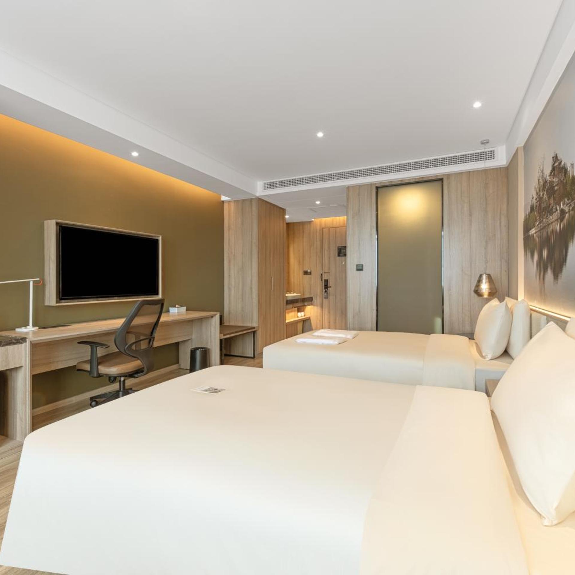Atour Hotel (Baoji Administration Center, High-speed Railway South Station) 46/51