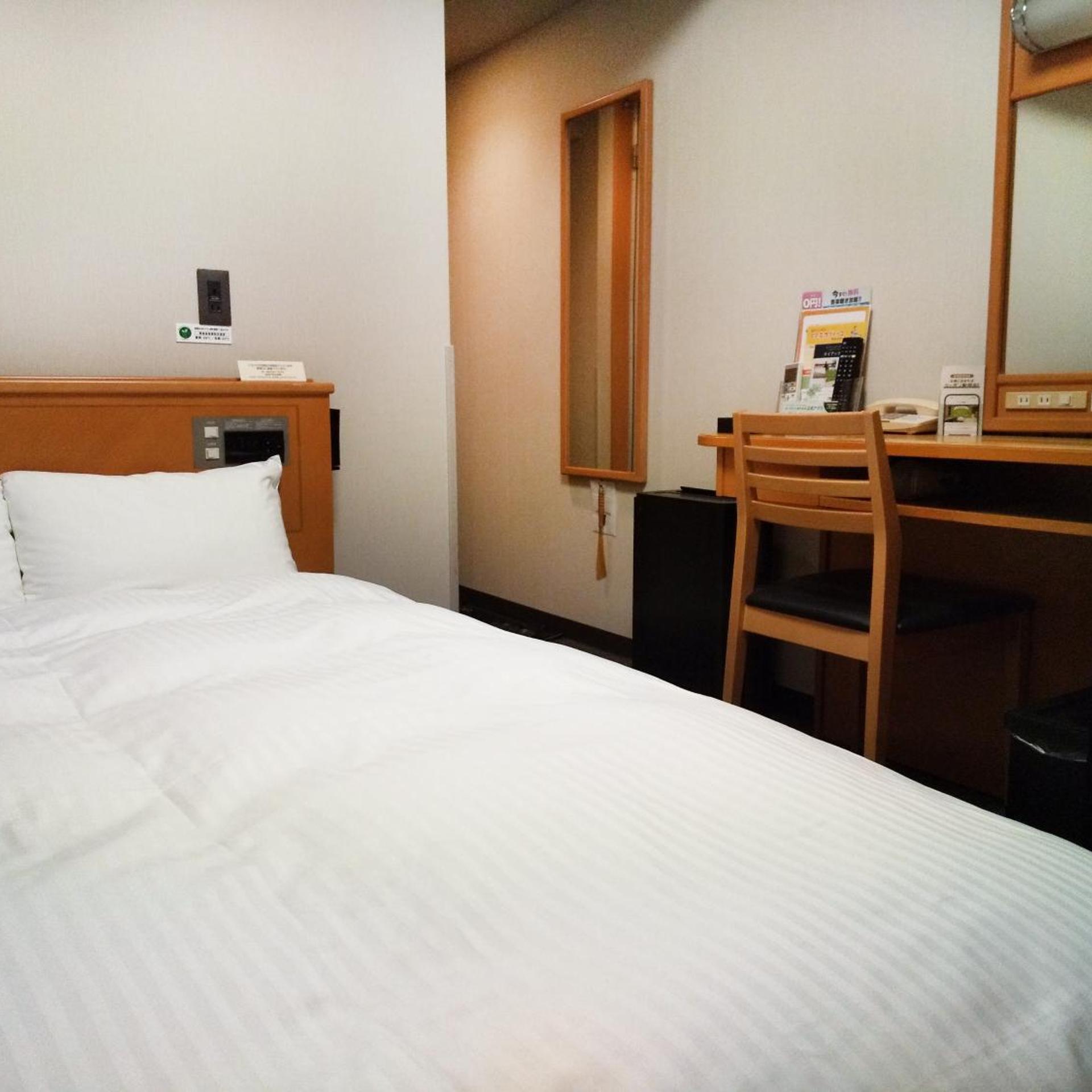 Semi Room, Semi Double Bed, Smoking