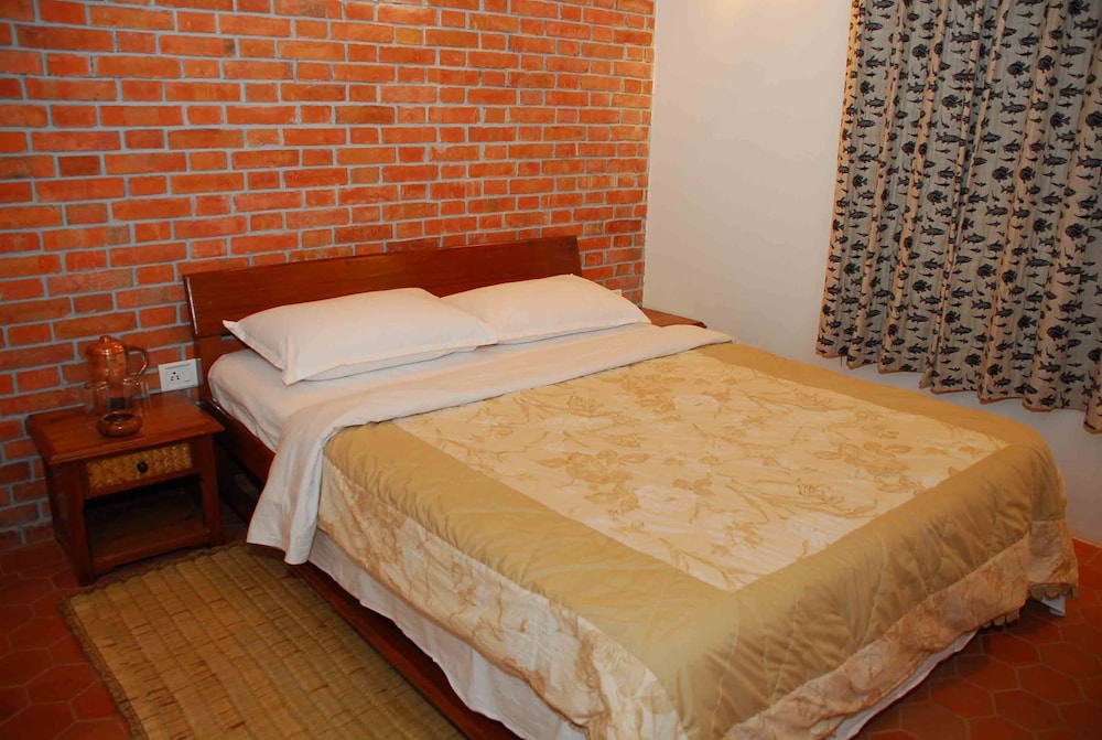 1 BEDROOM, STANDARD, SINGLE, GARDEN VIEW