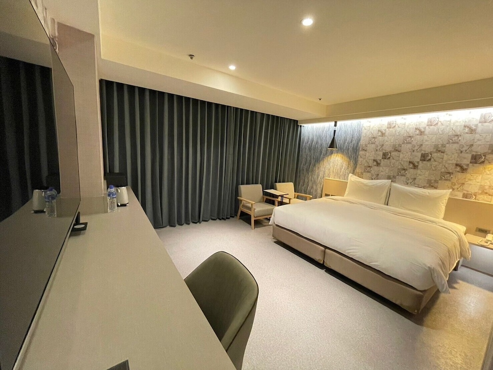 New City Hotel 12/41