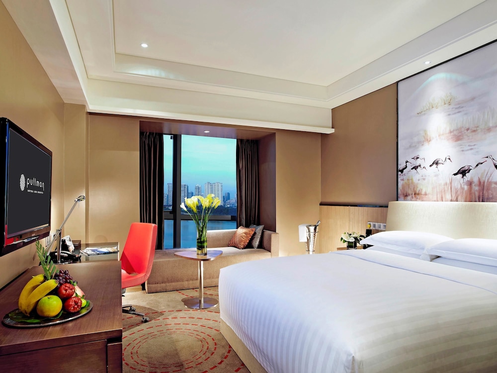 EXECUTIVE, KING BED, PARK VIEW