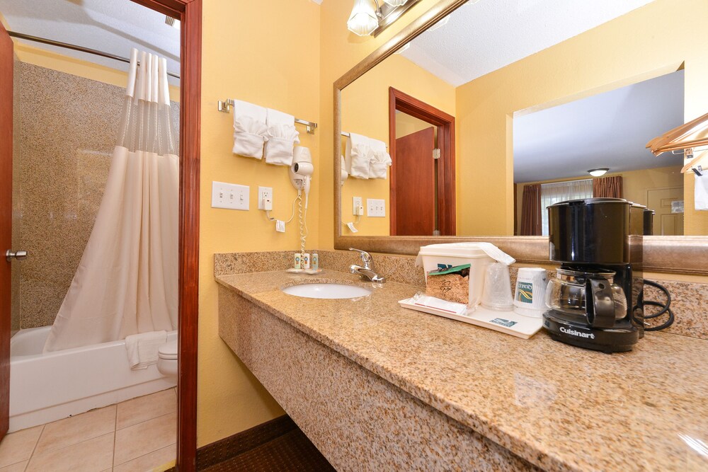Quality Inn & Suites Cartersville North 15/42
