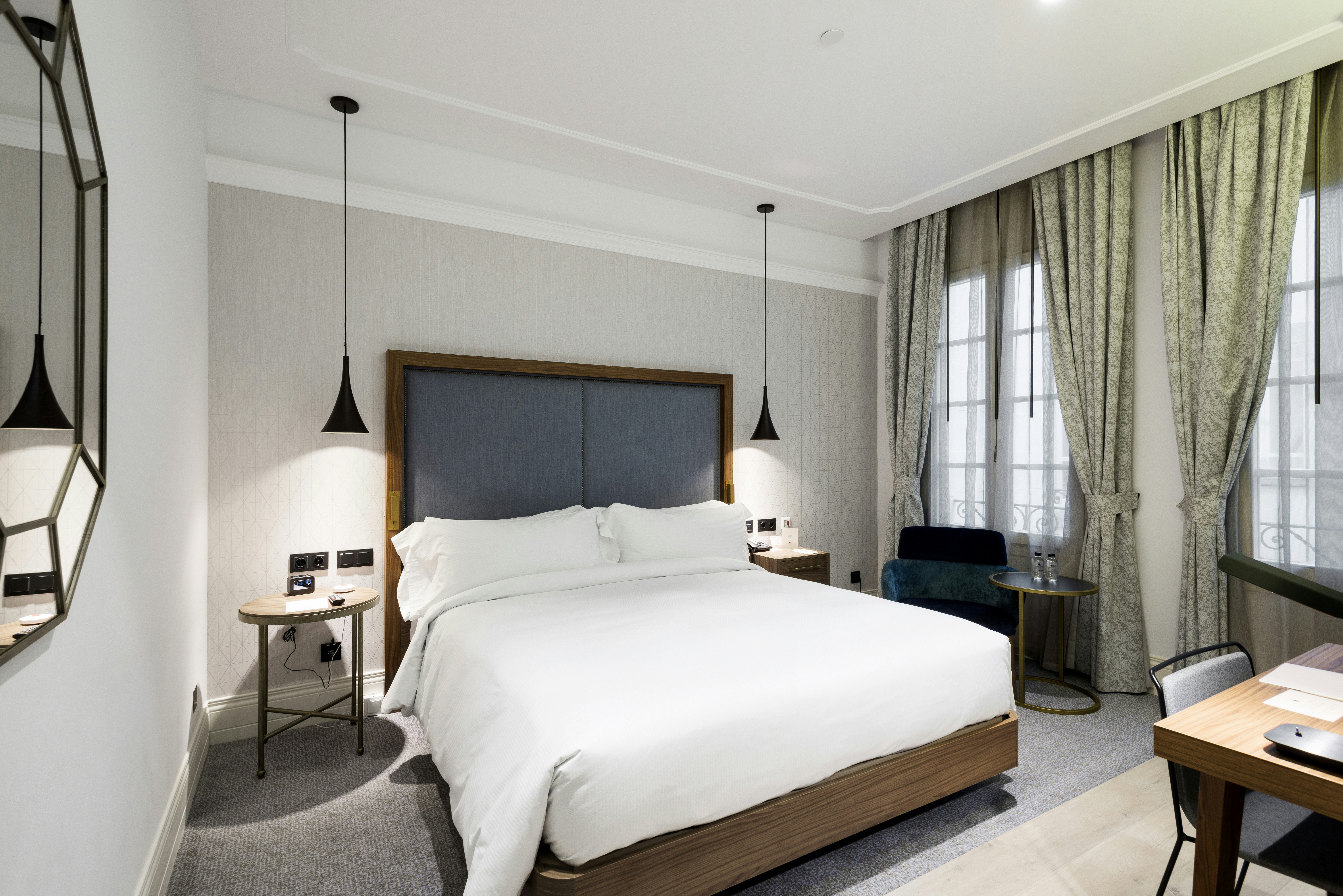 GUEST ROOM, KING BED, ACCESSIBLE