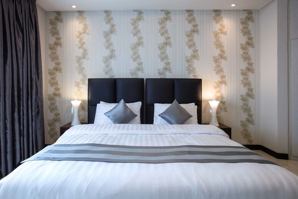 Loumage Suites Spa Seef 27/70