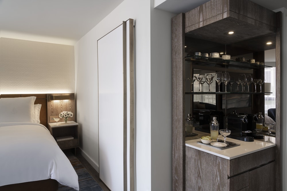 Cabana, King Bed, Accessible