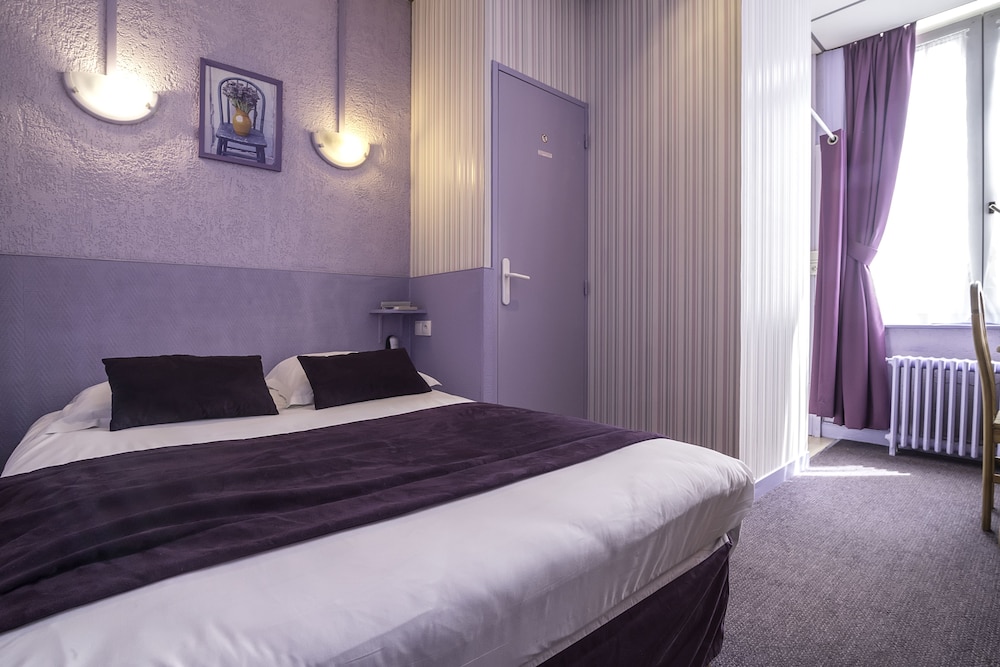 ROOM, DOUBLE BED