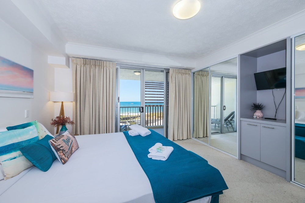 2 Bedrooms, Spa, Penthouse, Queen and Twin Beds, Beach Front