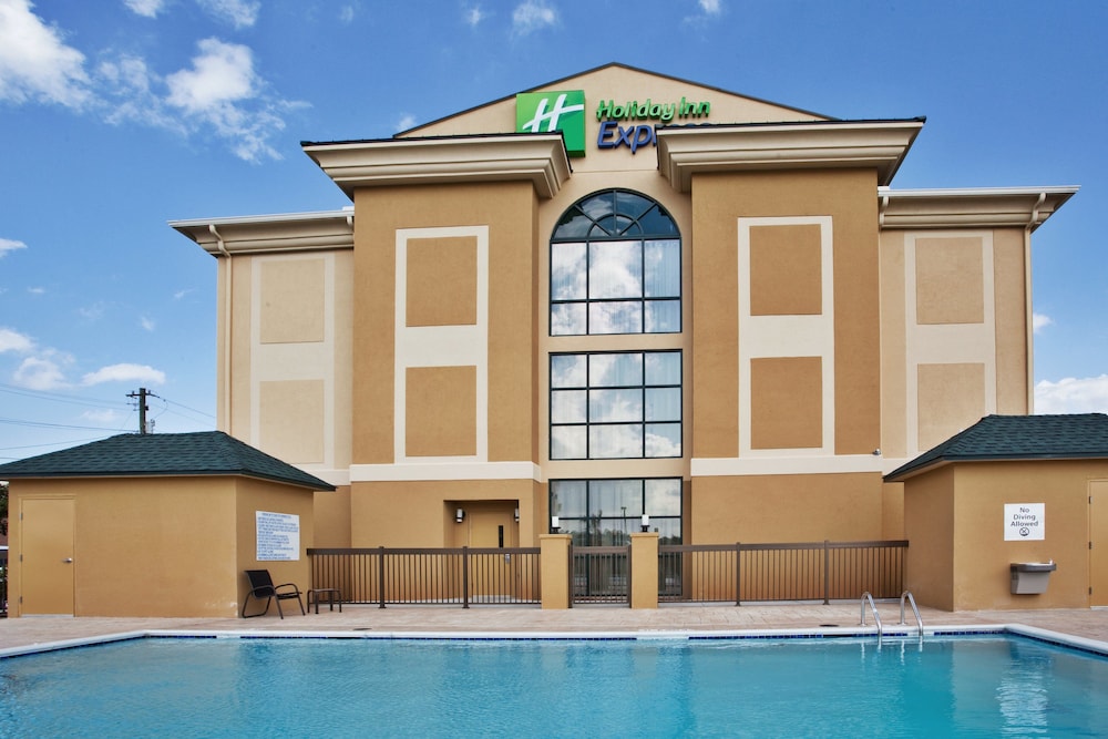 Holiday Inn Express Hotel & Suites Cordele North 3/79