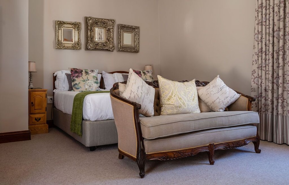 Madison Manor Boutique Hotel 50/72