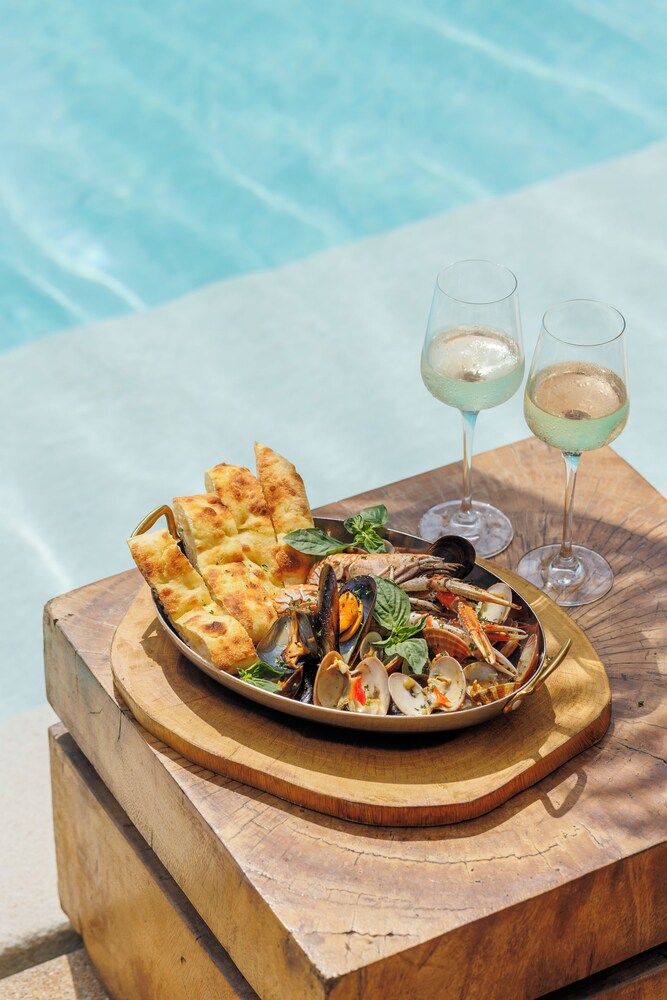 Cafe del Mar Hotel 33/50
