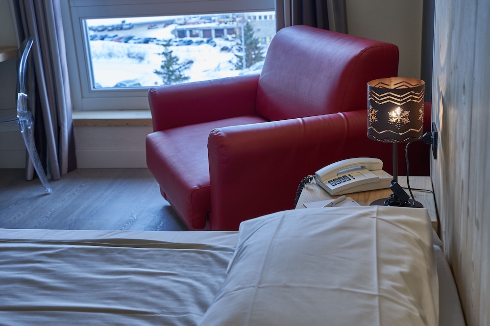 Hotel Piandineve 32/64