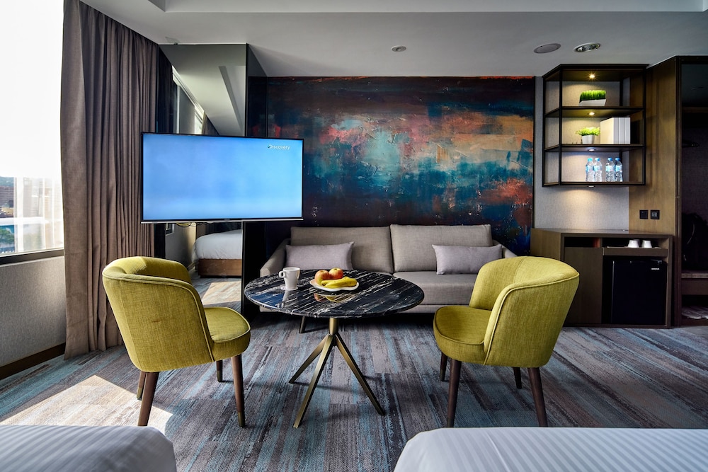 HARBOUR 10 HOTEL 41/69